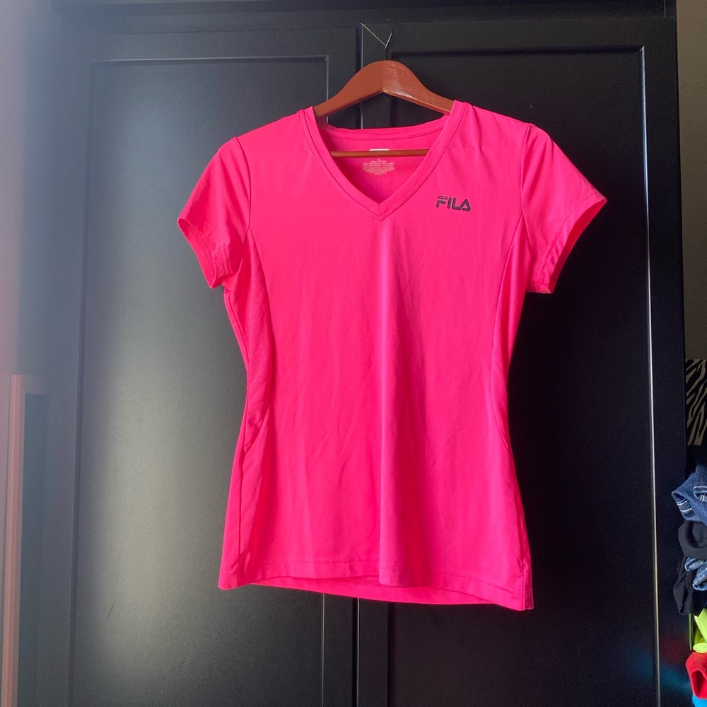 Athletic shirt